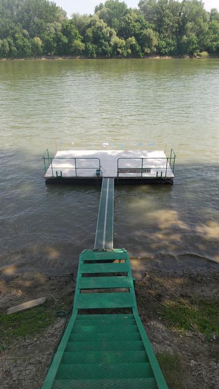 Tiszavirág Nyaralóház Szeged Esterno foto