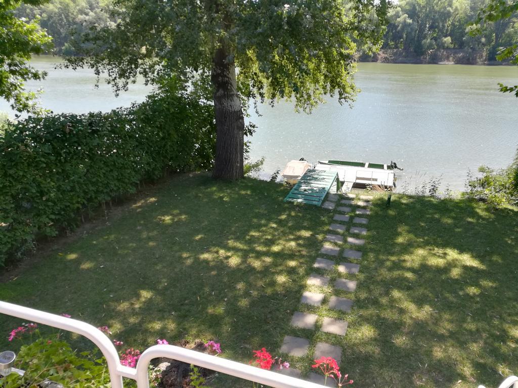 Tiszavirág Nyaralóház Szeged Esterno foto